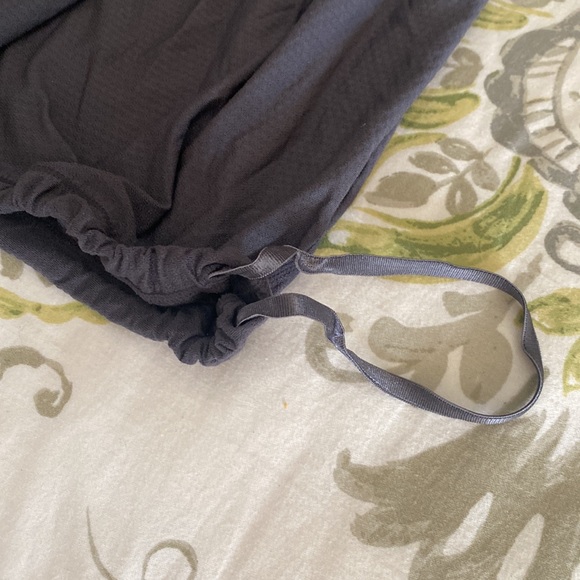 Lululemon tank top size 6 or 8 - Picture 2 of 9